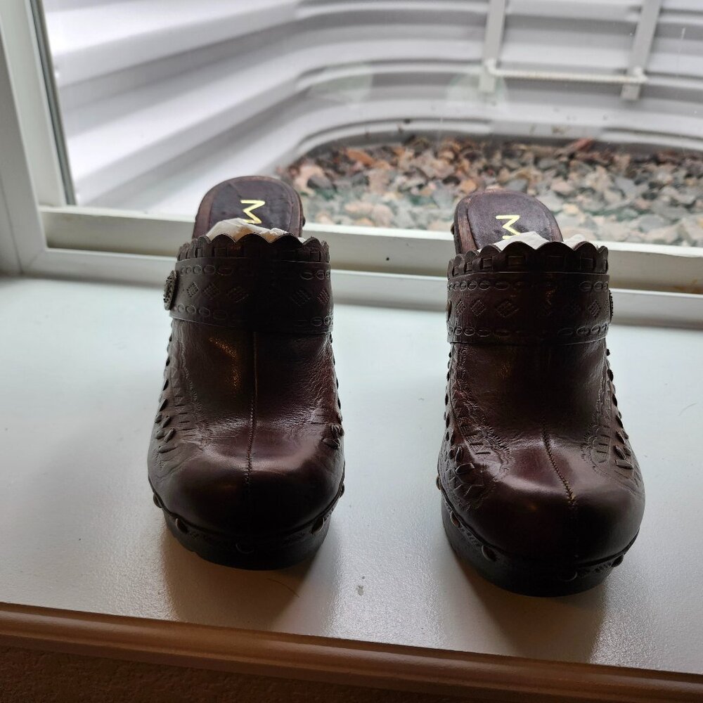 Mia Brown Clogs
